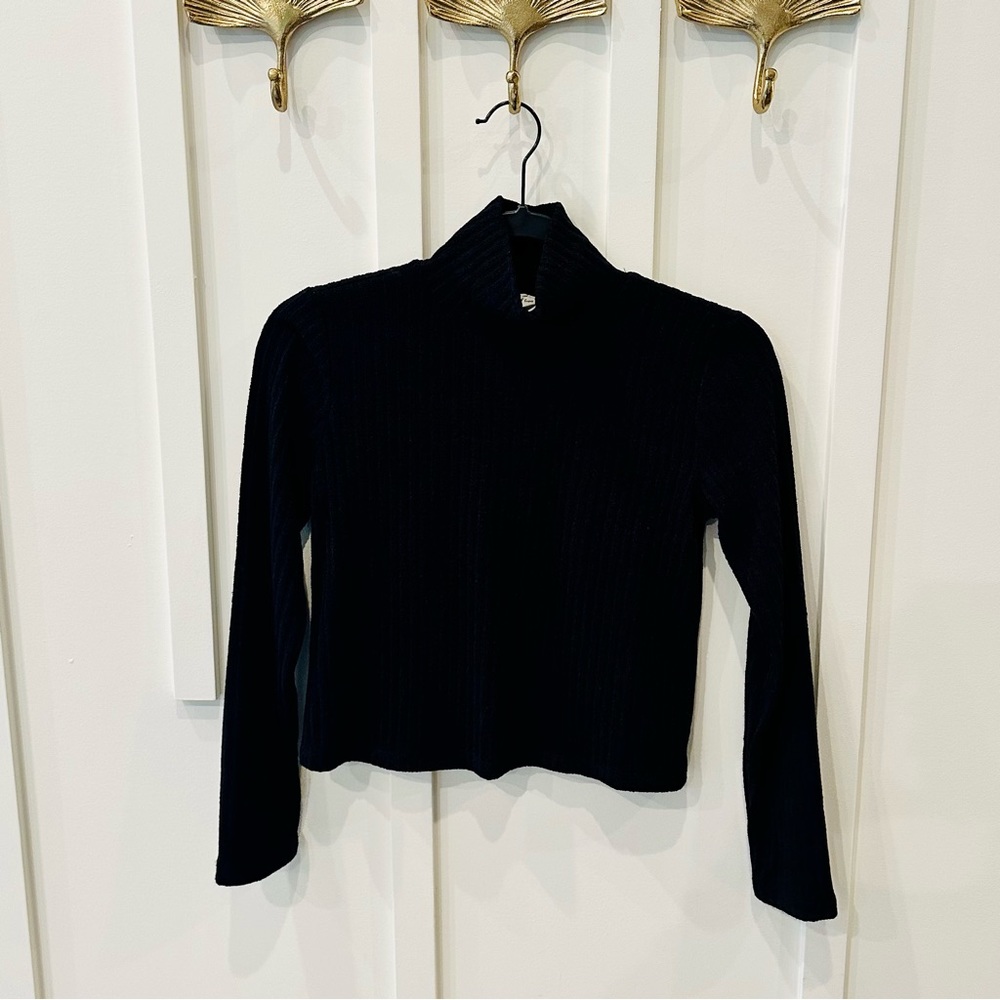 Aritzia Wilfred free mock neck cropped black sweater